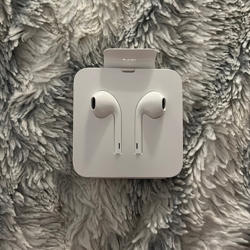 Apple wired earpods with lightning connector